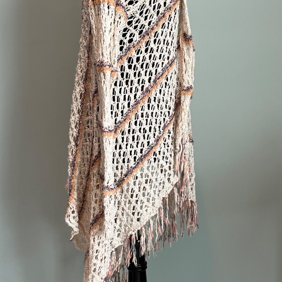 Buckle BKE Crochet Distressed Style Asymmetrical Boho Cardigan L - Picture 3 of 6